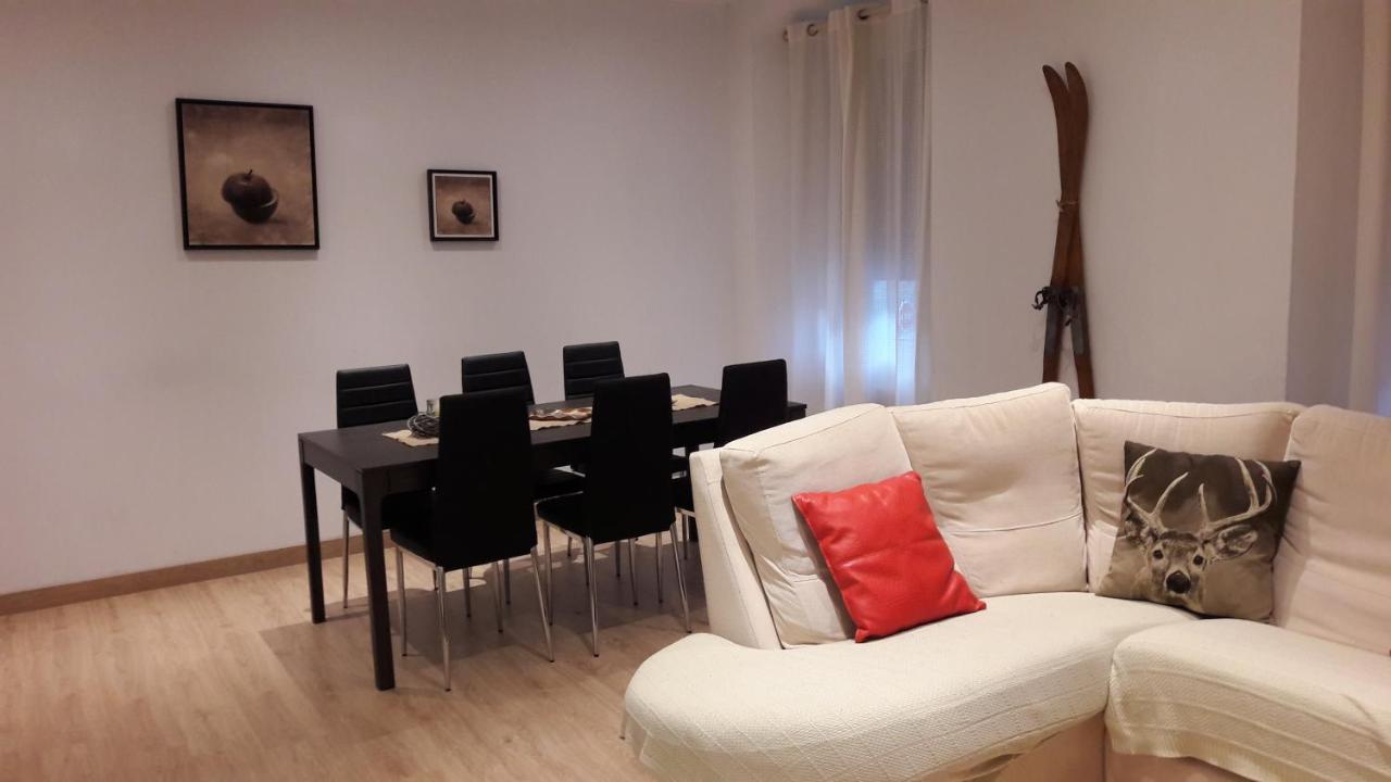 Gusi Apartament *